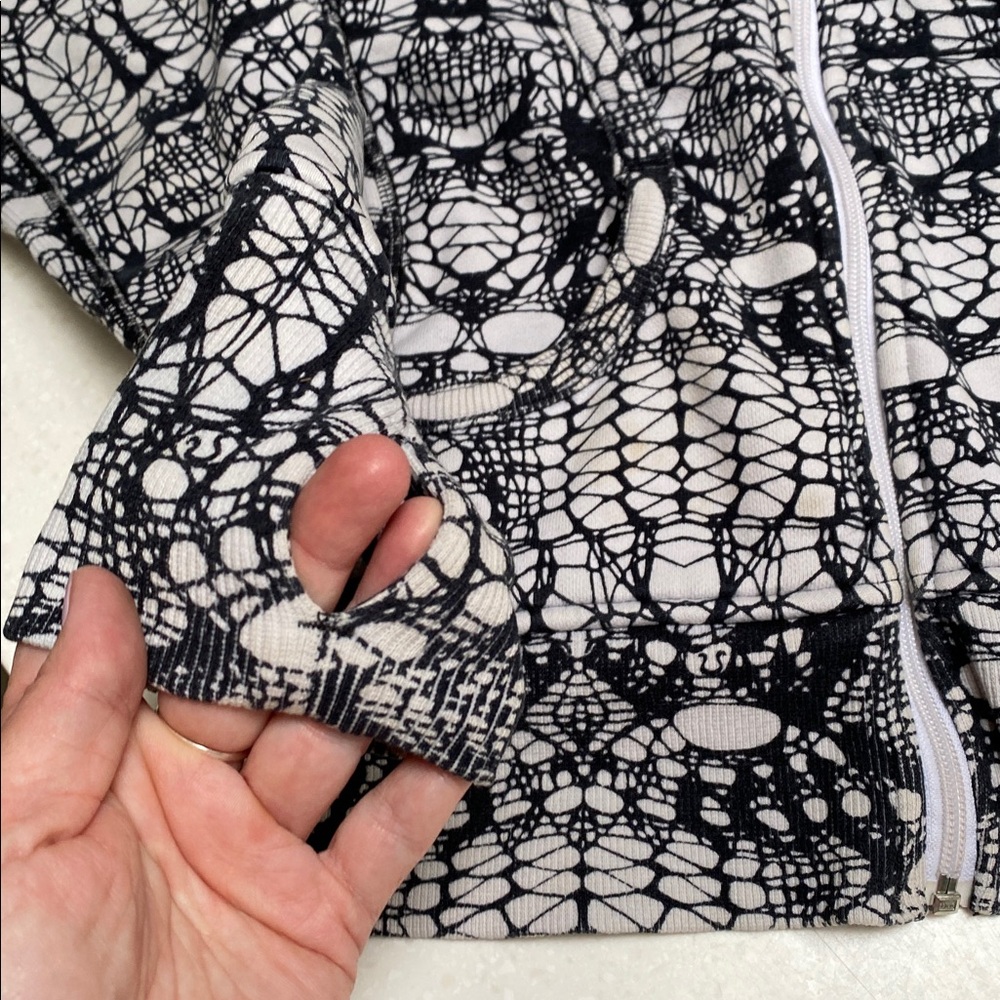 lululemon scuba full zip Black and White Jacket - Picture 5 of 12